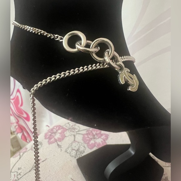 CHANEL CLOVER PENDANT NECKLACE - Picture 4 of 16